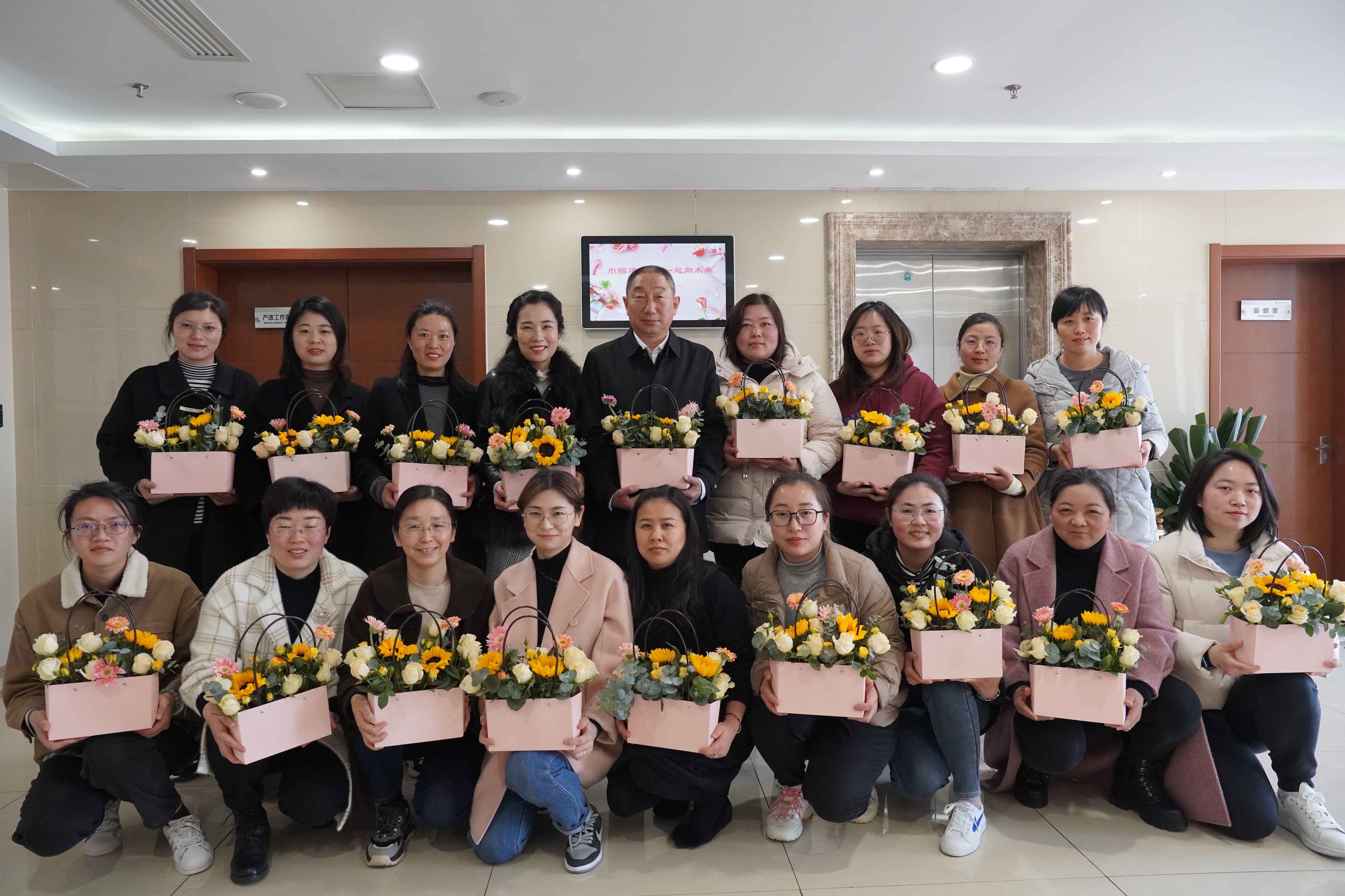 集團工會(huì )組織三八婦女節插花活動(dòng)